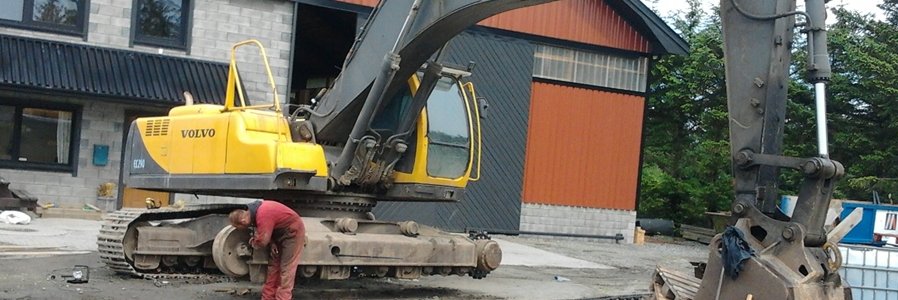 <p>We provide service and maintenance on heavy construction machinery and equipment for our customers</p>